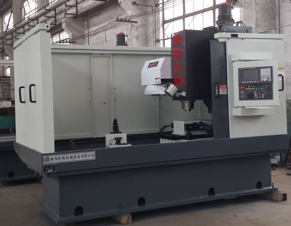 前(qian)軸鎖(suo)銷(xiāo)(xiao)孔專(zhuān)用加工(gong)